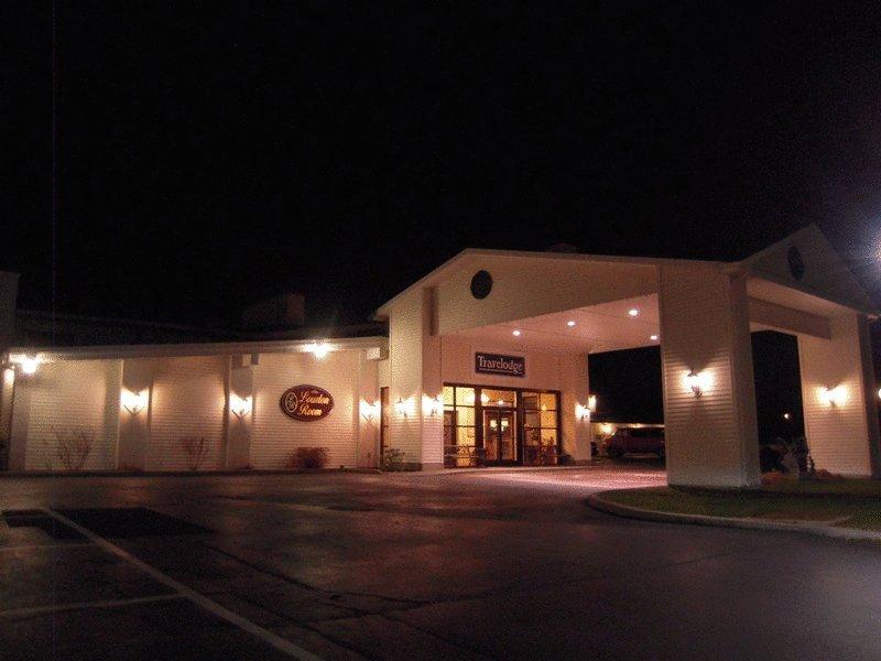 Travelodge Inn & Suites Latham Exterior photo